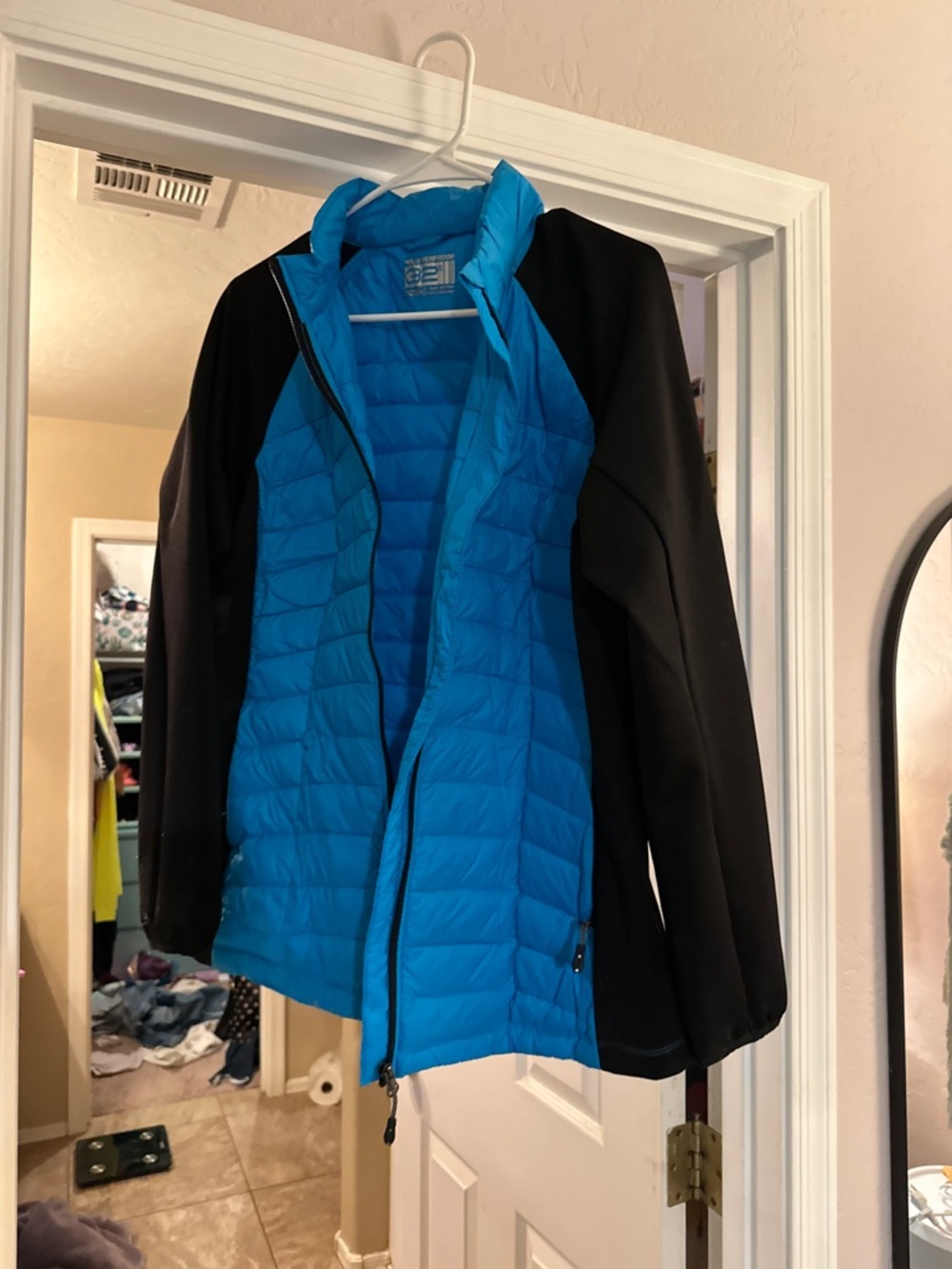 32 Degrees Black and Bright Blue Hybrid Puffer Jacket